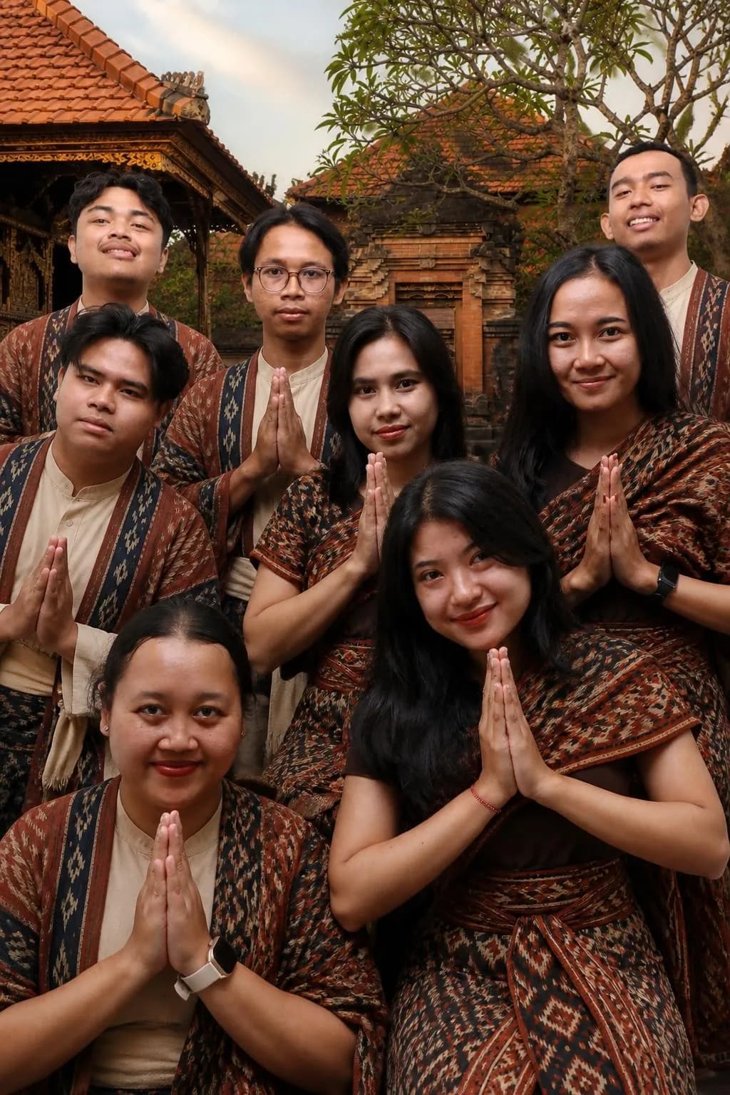 Foto AI grup besar dengan tema liburan dan budaya, variasi 4